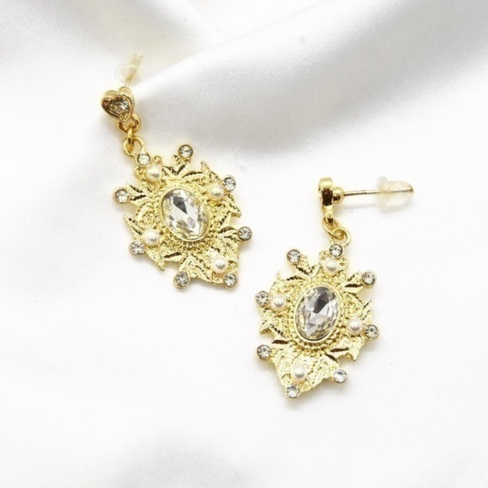 Gold Vintage Style Earrings
